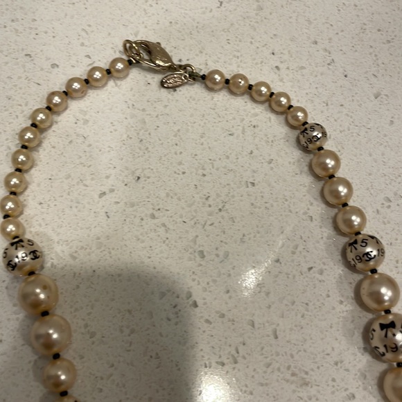 Authentic Chanel relaunch 1919 pearl necklace - Picture 10 of 16